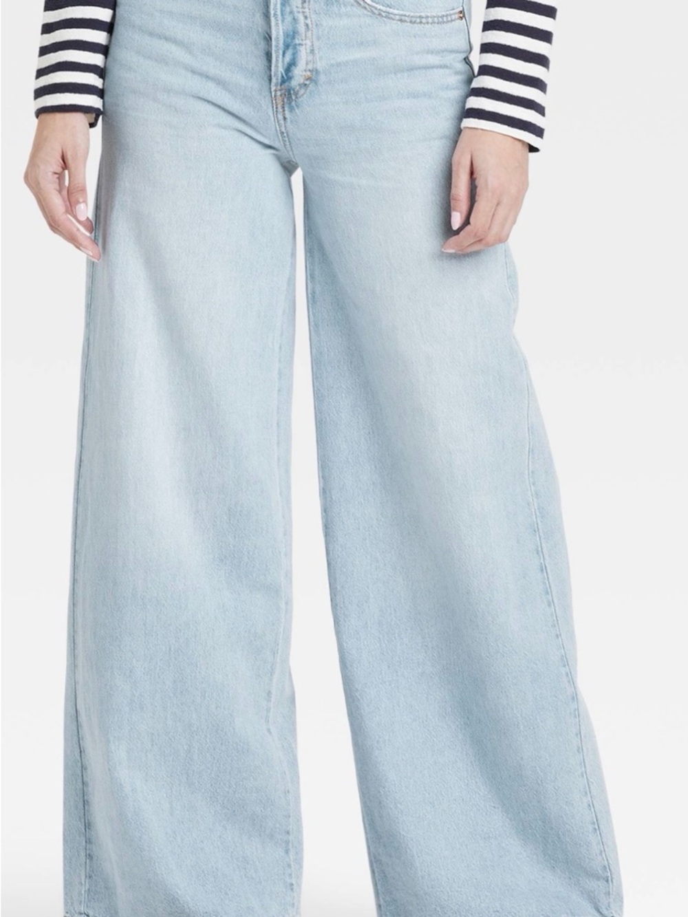 Universal Thread Light Blue Wide-Leg Jeans